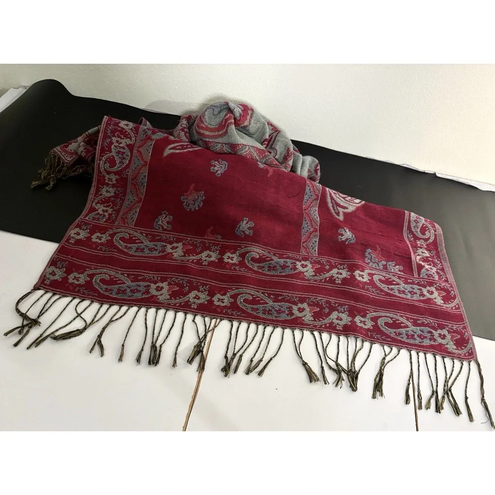 Forever 21 Maroon Paisley Pashmina Shawl Scarf Wrap Fringe Boho Burgundy
